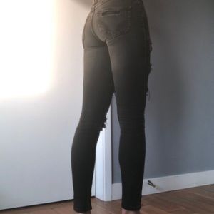 black distressed hollister jeans